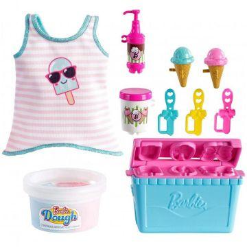 Paquete de accesorios para hornear y cocinar de Barbie con piezas con temática de helado, que incluye camiseta sin mangas para muñeca, molde para enfriar y recipiente de masa moldeadora Dough