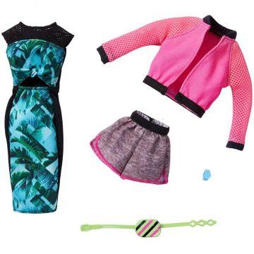 Barbie Fashions - Juego de ropa de 2 piezas, 2 trajes de muñeca que incluyen chaqueta deportiva rosa, pantalones cortos grises, vestido azul con estampado tropical y 2 accesorios
