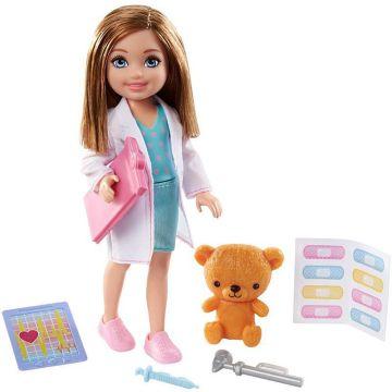 Muñeca Barbie Chelsea Can Be Career con atuendo de temática profesional y accesorios relacionados