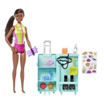 Muñeca Barbie y accesorios, muñeca bióloga marina (morena) y juego de laboratorio móvil