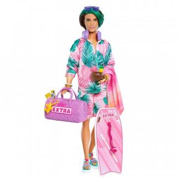Muñeco Ken de viaje con moda playera, Barbie Extra Fly