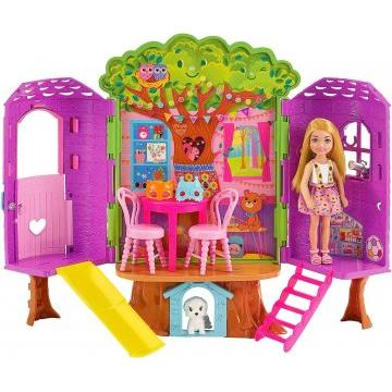 Muñeca Chelsea Barbie y set casa en el árbol con mascota cachorro