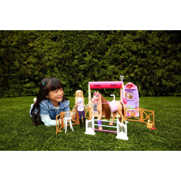 Barbie Mysteries: The Great Horse Chase Stable Playset con muñeca, caballo de juguete y accesorios, más de 25 piezas