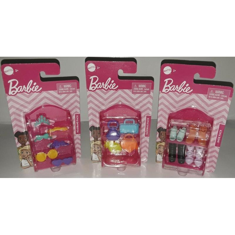 Barbie- Paquete de accesorios - Estante con accesorios en un estante