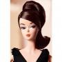 Muñeca Barbie Morena con vestido negro clásico