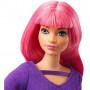 Daisy Barbie Dreamhouse Adventures Vamos de Viaje, muñeca con accesorios