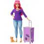 Daisy Barbie Dreamhouse Adventures Vamos de Viaje, muñeca con accesorios