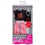 Barbie Complete Looks Ropa para Muñecas, Conjunto para Muñecas Barbie con Camiseta La, Falda Lápiz con Cordones Rosa y 2 Accesorios para Muñeca Barbie