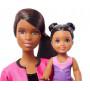 Muñecas y conjunto de juego Barbie Entrenadora de gimnasia morena con niña y accesorios