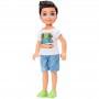 Muñeco Barbie Club Chelsea (moreno de 6 pulgadas) con camisa de skate y pantalones cortos
