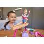 Juego de gimnasia Barbie: muñeca Barbie morena con función giratoria, barra de equilibrio, más de 15 accesorios