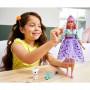 Muñeca Daisy Barbie Princess Adventure con Moda y Accesorios