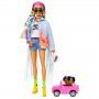 Muñeca número 5 Barbie Extra en chaqueta vaquera con flecos largos y perrito mascota