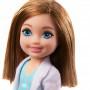 Muñeca Barbie Chelsea Can Be Career con atuendo de temática profesional y accesorios relacionados