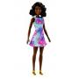 Muñeca Barbie con vestido de colores