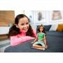 Muñeca ​Barbie Made to Move con 22 articulaciones flexibles y cabello castaño largo y ondulado con ropa deportiva