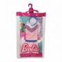 Barbie Fashion Pack de ropa para muñecas, conjunto completo con camiseta sin mangas, pantalones cortos y accesorios
