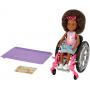 Muñeca Chelsea Barbie en silla de ruedas – Pelo castaño