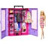Barbie Fashionista Armario portátil para ropa de muñeca, incluye 3 looks completos, 6 perchas y muñeca