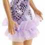 Barbie con un vestido morado de lunares