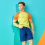 Muñeco Ken Looks, Barbie Looks #18, cabello castaño, camiseta con bloques de color y pantalones cortos azules