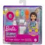 Barbie Muñeca Pequeña Y Accesorios, Babysitters Inc. Set Con Inodoro Y 5 Piezas