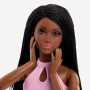 Muñeca Barbie Looks #21 (con trenzas negras y moda moderna Y2K, top rosa con cuello halter y falda de piel sintética con botines)
