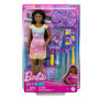 Muñeca y juego de peluquería Barbie “Brooklyn” con más de 50 accesorios, incluye extensiones, gorro y más