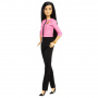 Muñeca Barbie Future Leader con pelo negro, 2 pulseras doradas y pin, incluye pegatina