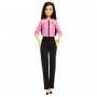 Muñeca Barbie Future Leader con pelo negro, 2 pulseras doradas y pin, incluye pegatina