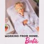 Camiseta de mujer Barbie trabajando desde casa Barbie x Vanilla Underground
