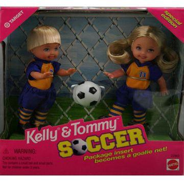 Kelly y Tommy ¡El inserto del paquete de fútbol se convierte en una red de portero!