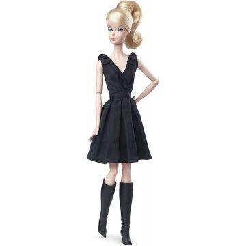 Muñeca Barbie con vestido negro clásico