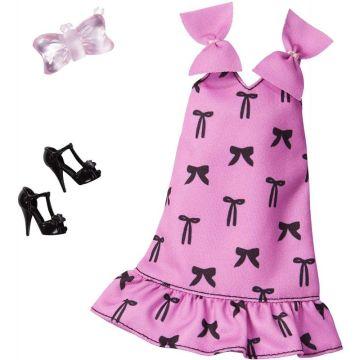 Barbie Pack de modas con vestido rosa con estampado de lazo, zapatos negros y bolso en forma de lazo