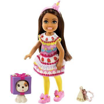 Muñeca Barbie Club Chelsea con disfraz de pastel