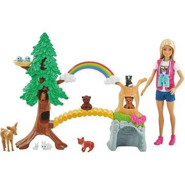Juego interactivo Barbie Wilderness Guide con muñeca Barbie rubia (30,40 cm / 12 pulgadas), árbol al aire libre, puente, arco iris sobre la cabeza, 10 animales y más