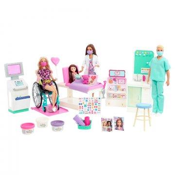 Juego de Barbie Care Facility con 4 muñecas