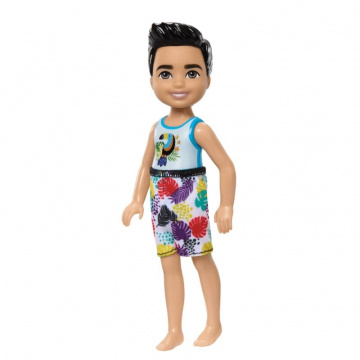 Muñeca Barbie Chelsea pequeña con traje de baño de playa, estampado de tucán y hojas tropicales, cabello negro y ojos marrones