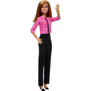 Muñeca Barbie Future Leader con cabello rubio y traje con 2 pulseras doradas y pin 
