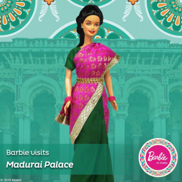 Muñeca Barbie Visits Thirumallai Nayakkar Mahal in Madurai