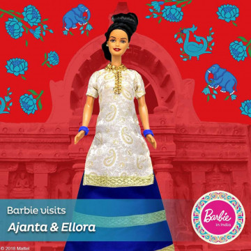 Muñeca Barbie Visits Ajanta Caves