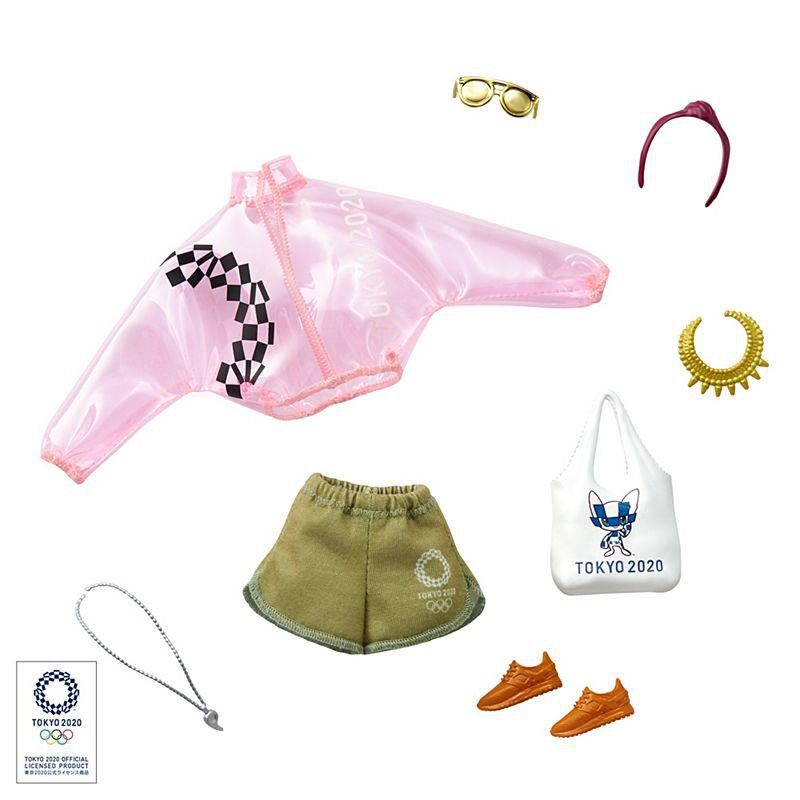 Paquete ropa para muñecas Barbie inspirado en los Juegos Olímpicos de Tokio 2020: chaqueta rosa transparente, pantalones cortos y 6 accesorios para muñecas Barbie - GJG34 BarbiePedia