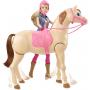 Barbie ensillar y montar a caballo