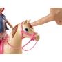 Barbie ensillar y montar a caballo