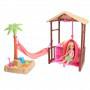 Muñeca Barbie Chelsea  y Tiki Hut Playset con muñeca rubia de 6 pulgadas, cabaña con columpio, hamaca, arena moldeable, 4 moldes y 4 piezas para contar historias