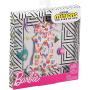 Barbie Storytelling Fashion Pack de ropa de muñeca inspirada en Minions: vestido con capucha y 6 muñecas de accesorios