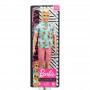 Muñeco Ken Barbie Fashionistas # 152 con cabello rubio esculpido con camisa azul con estampado tropical, pantalones cortos de coral, zapatos blancos y gafas de sol blancas