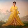 Muñeca Barbie® Guo Pei con vestido amarillo dorado