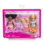 Paquete de muñecas Barbie Chelsea Play Together, conjunto de 2 muñecas pequeñas y 7 accesorios con temática de mejores amigas