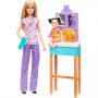 Muñeca Barbie pediatra y set de juego de médico con accesorios, uniforme morado para niños de 3 años en adelante (morado)